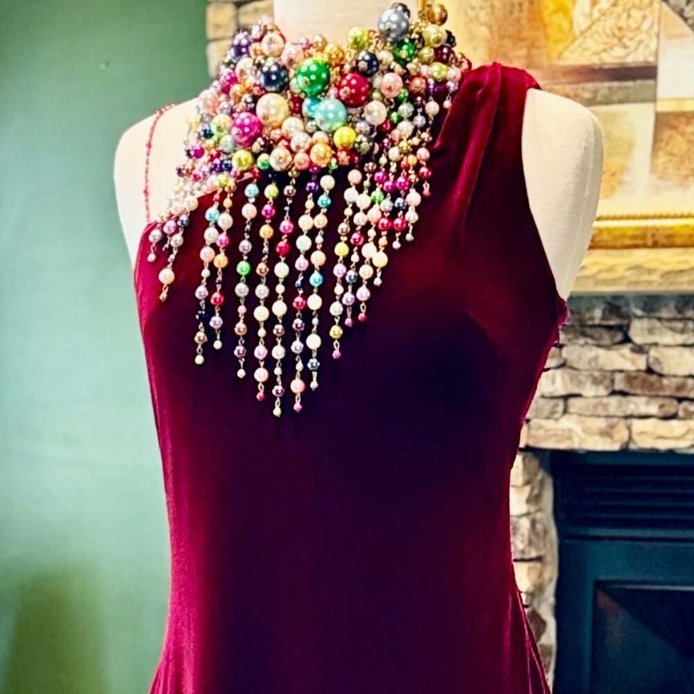Elegant Cranberry, One Shoulder, Velvet, Floor length Evening Gown, Size 6 - Picture 2 of 9